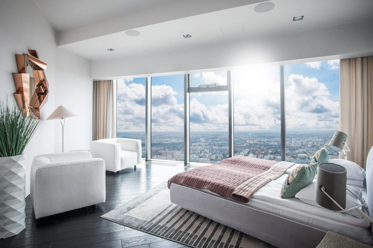 Apartment 30th+ Floor In Sky Tower