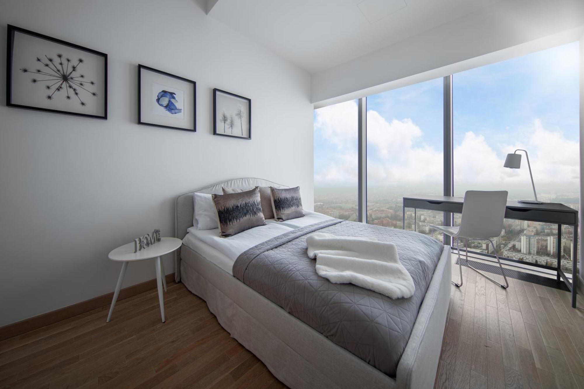 30th+ Floor In Sky Tower Apartment *
