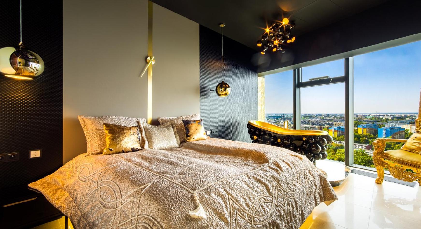 Apartment 30th+ Floor In Sky Tower *