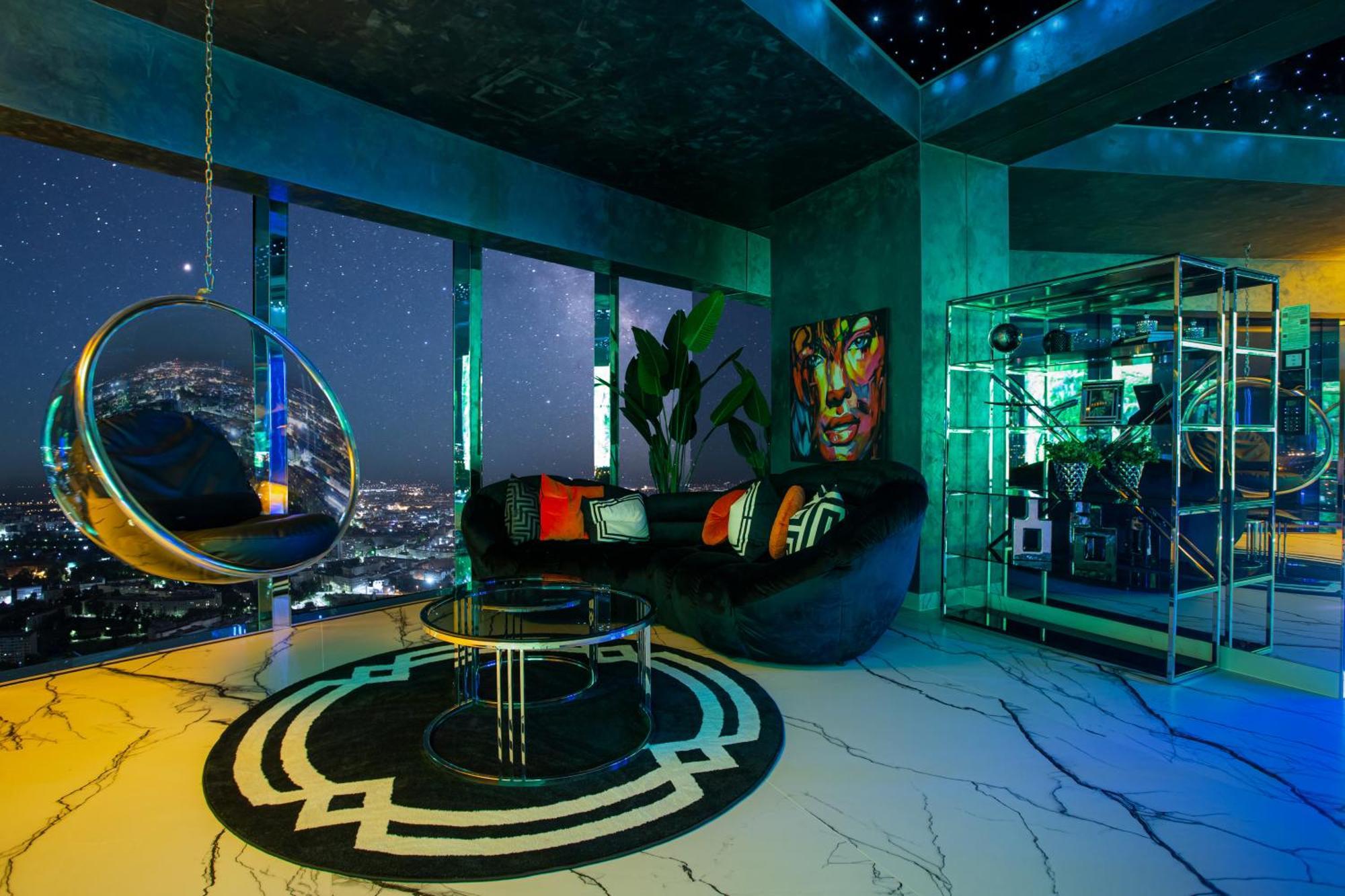 30th+ Floor In Sky Tower *
