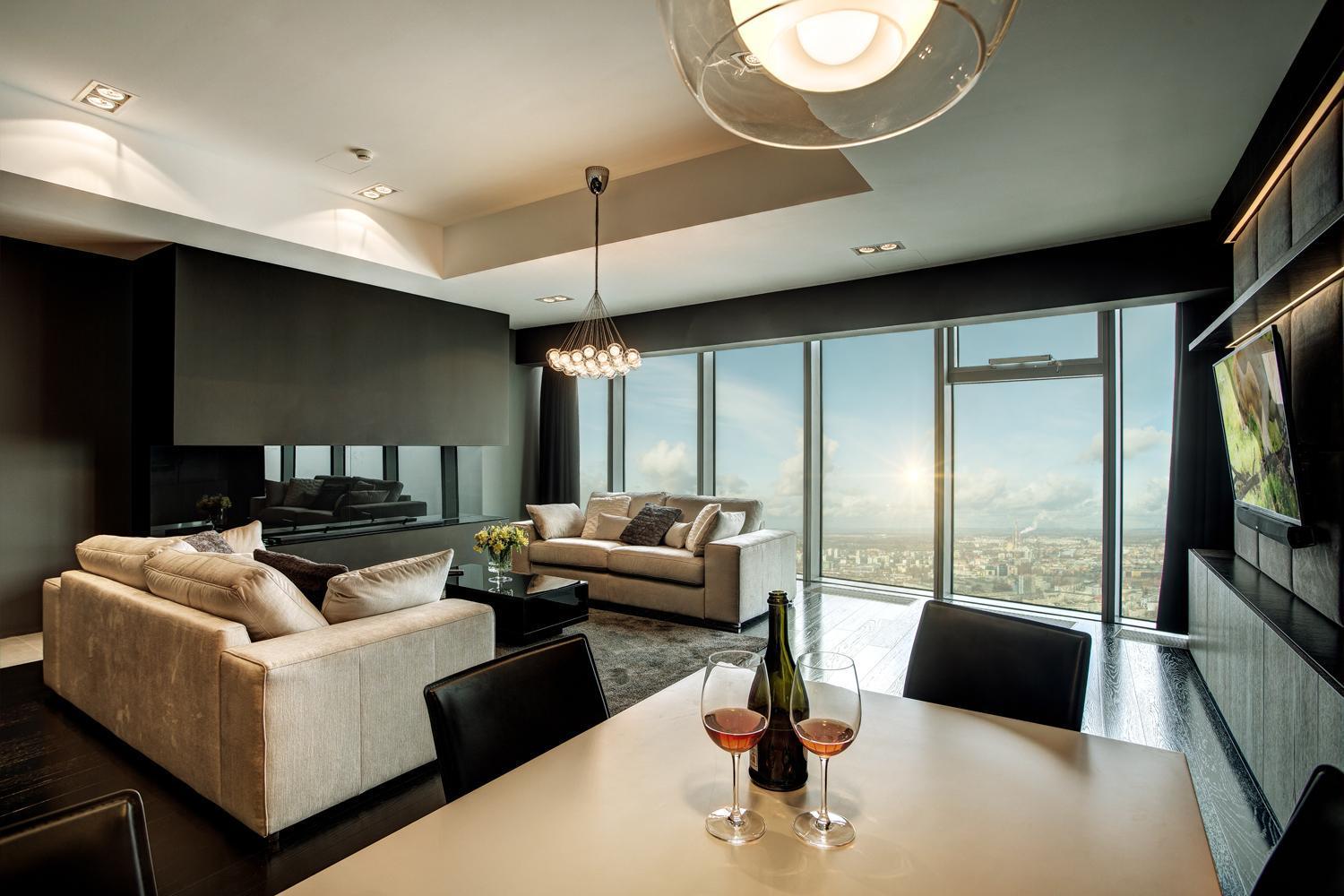 30th+ Floor In Sky Tower Apartment