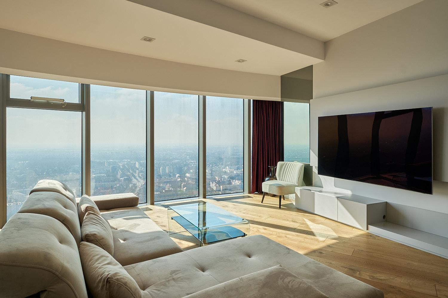 30th+ Floor In Sky Tower Apartment *